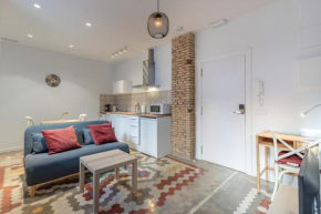 Apt with Antique Floor & lots of Sun Light